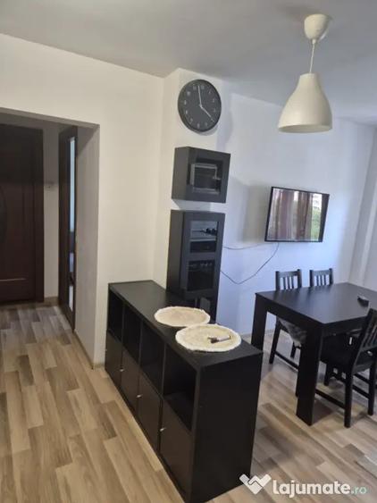 Apartament cu 3 camere semidecomandat în Drumul Taberei