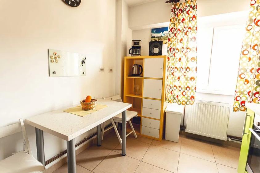 Apartament cu 3 camere decomandat, mobilat în Decebal