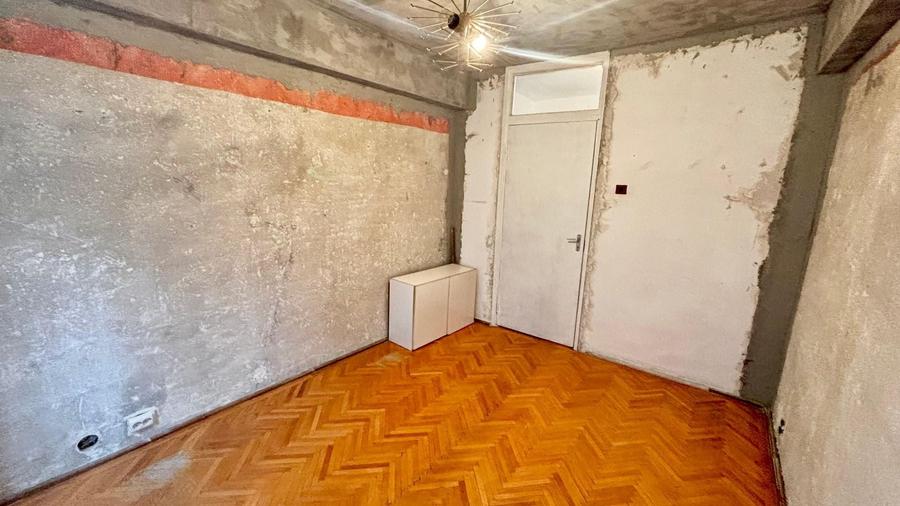 Apartament cu 3 camere decomandat, mobilat în B-dul București