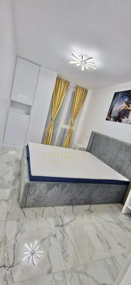 Apartament cu 3 camere semidecomandat, mobilat în Torontalului
