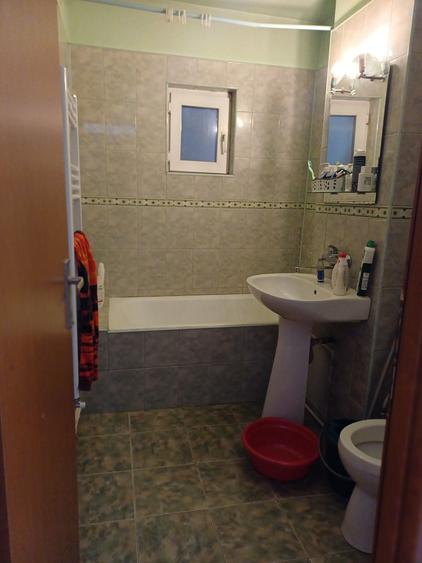 Apartament cu 2 camere semidecomandat în 1 Mai