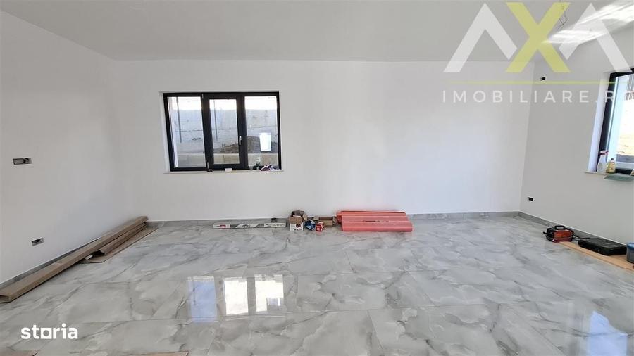 Casă cu 4 camere în Uricani