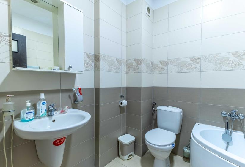 Apartament cu 2 camere decomandat în Roșu