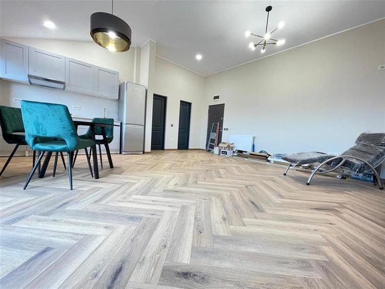 Apartament cu 2 camere decomandat, mobilat în Central