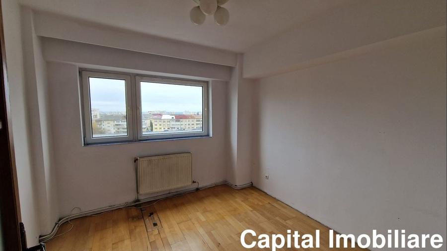 Apartament cu 3 camere semidecomandat în Central