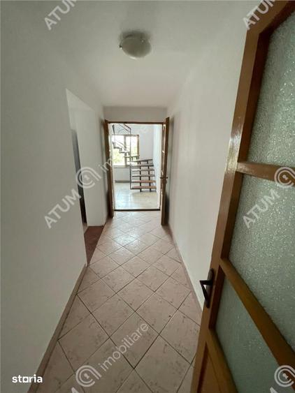 Casă cu 5 camere cu Teren 483 Mp în Trei Stejari