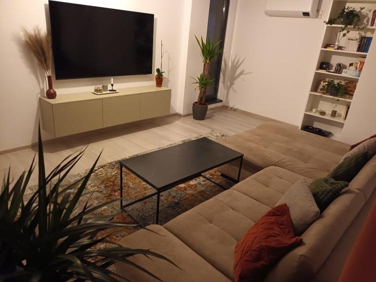 Apartament cu 3 camere decomandat, mobilat în Central