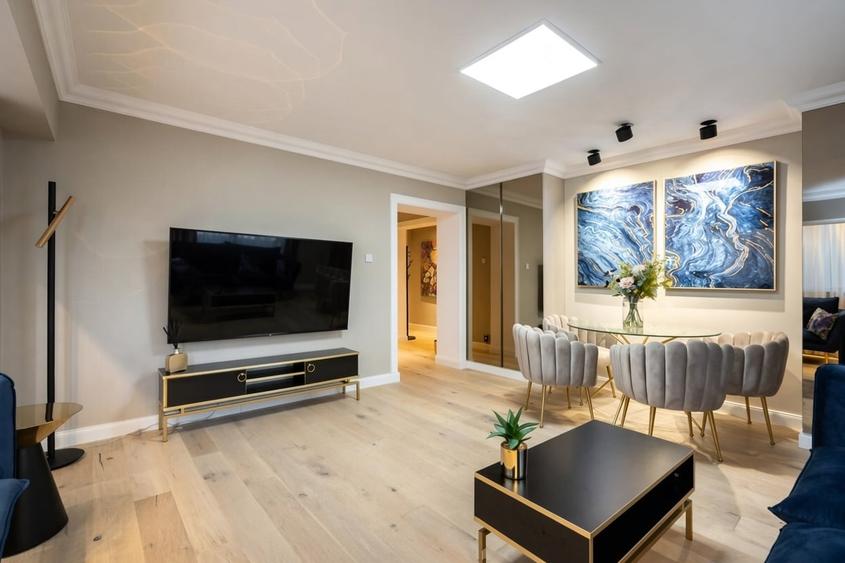 Apartament cu 4 camere decomandat, mobilat în Victoriei