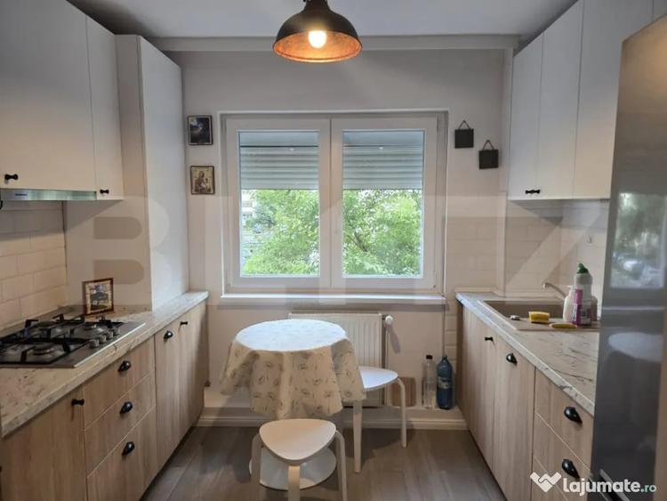 Apartament cu 3 camere decomandat în Micro 16