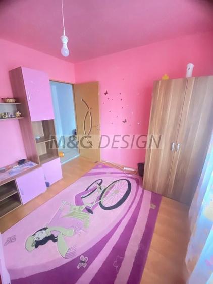 Apartament cu 4 camere decomandat în Complex Studențesc