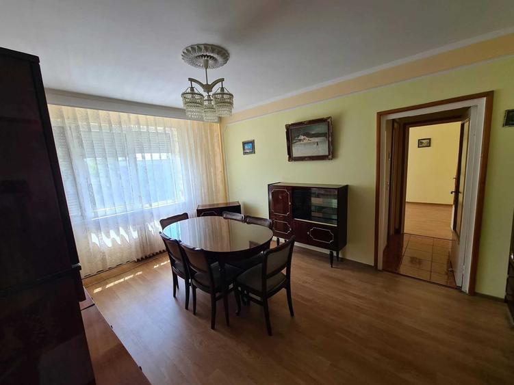 Apartament cu 3 camere semidecomandat în Hipodrom