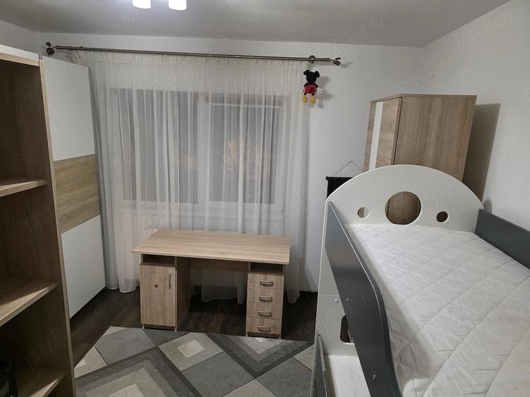 Apartament cu 3 camere decomandat în Exterior Vest