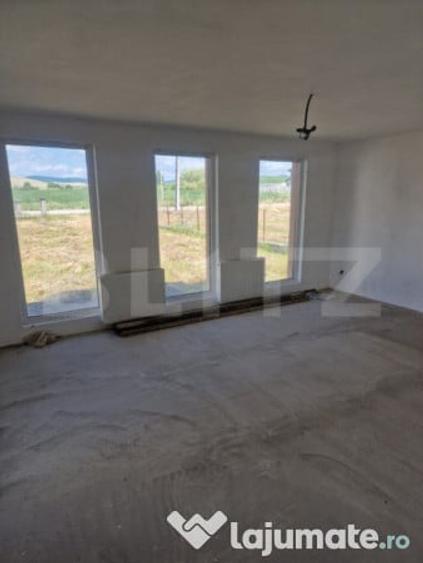 Casă cu 4 camere cu Teren 5600 Mp în Central