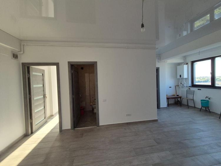Apartament cu 3 camere semidecomandat în Km 5
