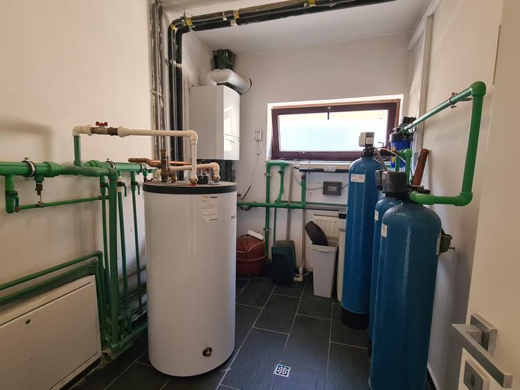 Casă individuală cu 6 camere cu Canalizare în Băneasa