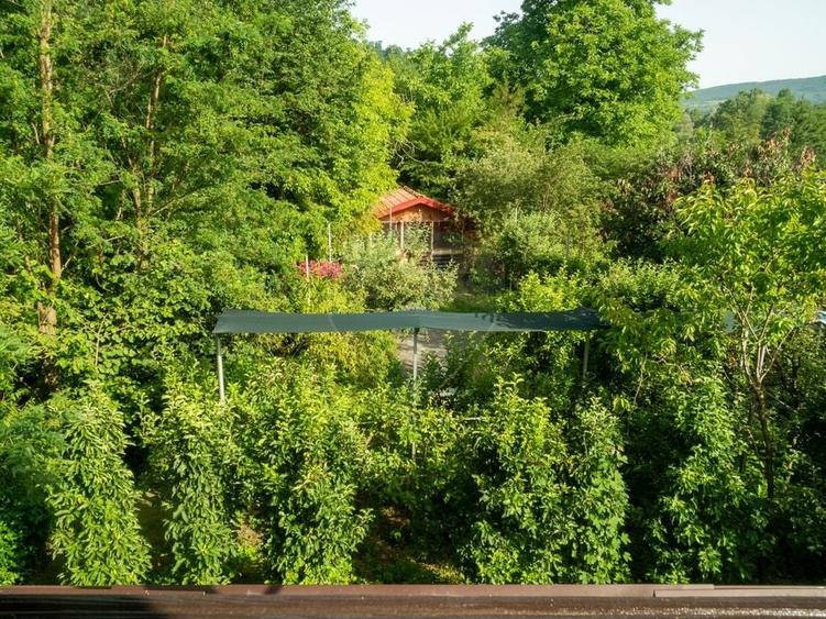 Casă individuală cu 4 camere cu Canalizare în Sud