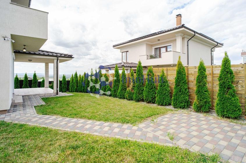 Casă cu 4 camere cu Teren 500 Mp în Bucium