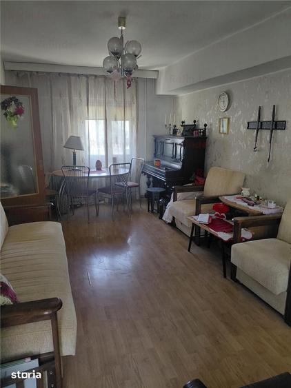 Apartament cu 4 camere decomandat în Pantelimon