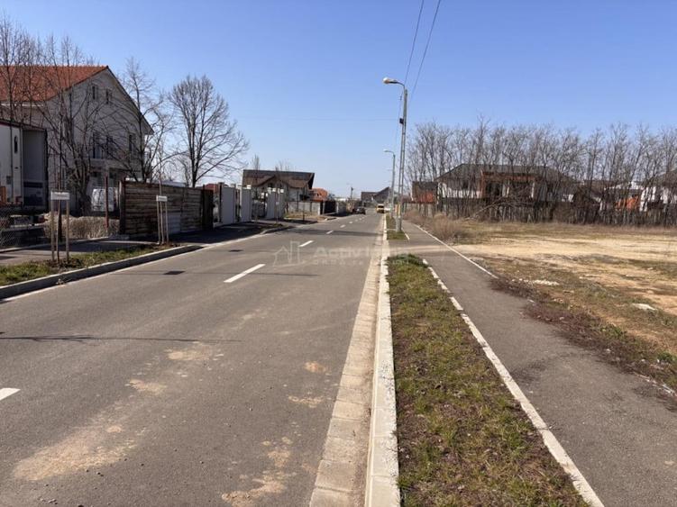 Teren de 2454 mp, în Oncea