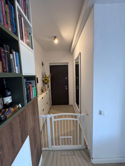Apartament cu 3 camere semidecomandat în Dâmbul Rotund