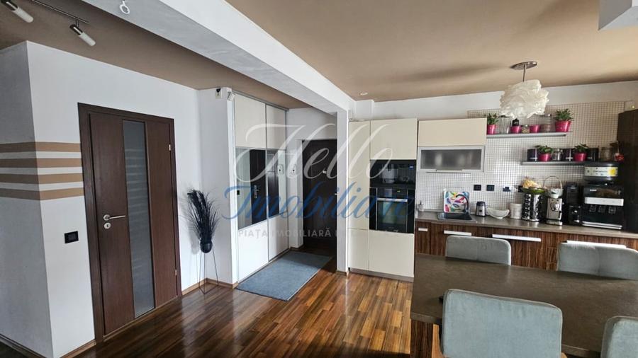 Apartament cu 3 camere semidecomandat în Florești