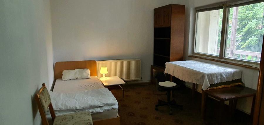 Etaj vila compus din 2 camere de inchiriat + baie + bucatarie pentru studenti, Iasi, zona UMF - 8 minute - 4
