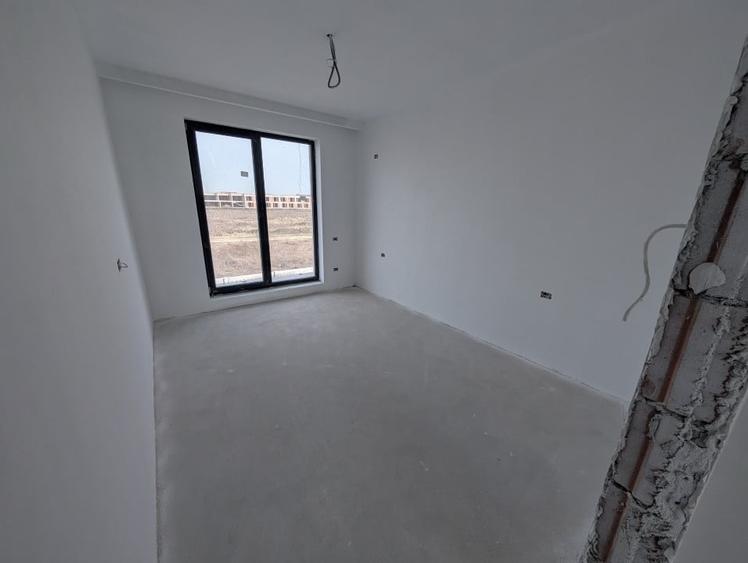 Casă individuală cu 4 camere cu Teren 350 Mp în Tunari