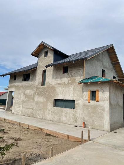 Casă cu 4 camere în Mărtăcești