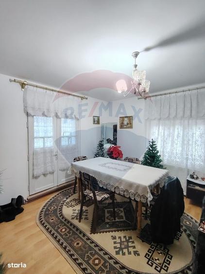 Casă cu 4 camere în Catrinari