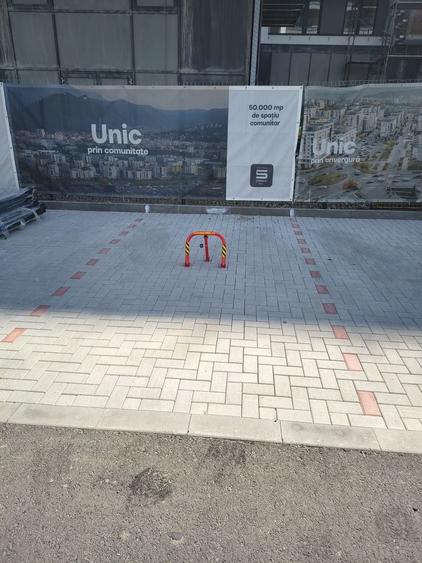 Teren construcție, în Tractorul
