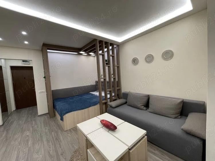 Garsonieră decomandată în Titan