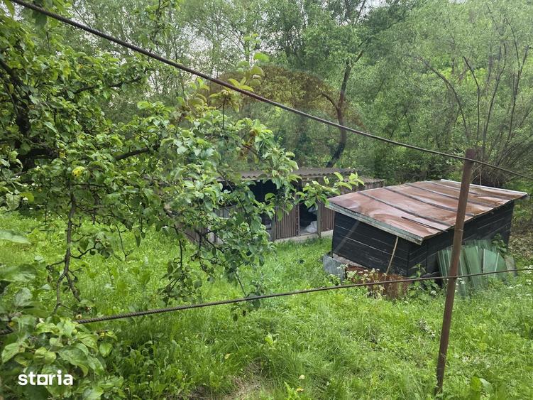 Casă cu 6 camere cu Teren 3548 Mp în Sănduleni
