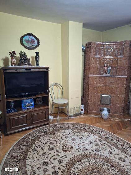 Casă cu 5 camere cu Teren 280 Mp în Central