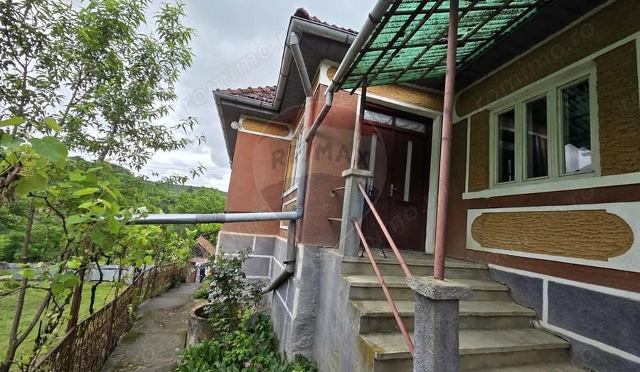 Casă cu 3 camere cu Teren 2200 Mp în Teleac
