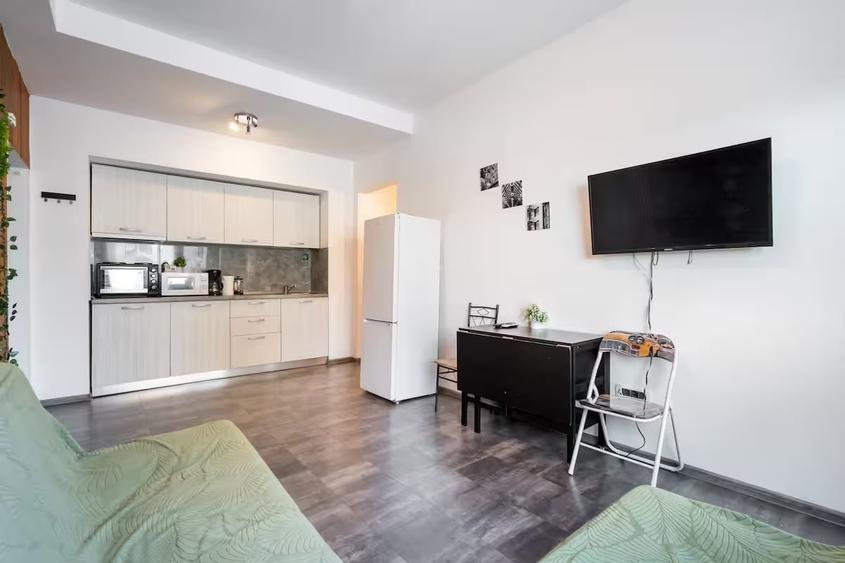 Apartament cu 3 camere decomandat, mobilat în P-ța Unirii