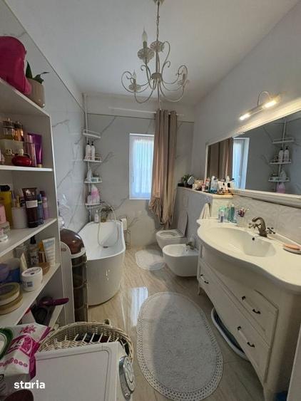 Casă cu 5 camere cu Teren 520 Mp în Recea