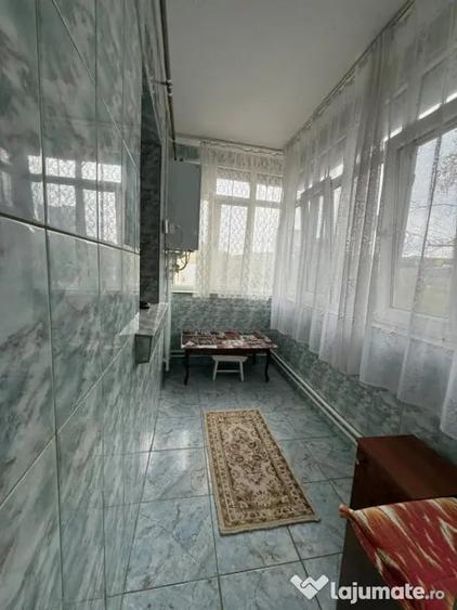 Apartament cu 3 camere decomandat în E3