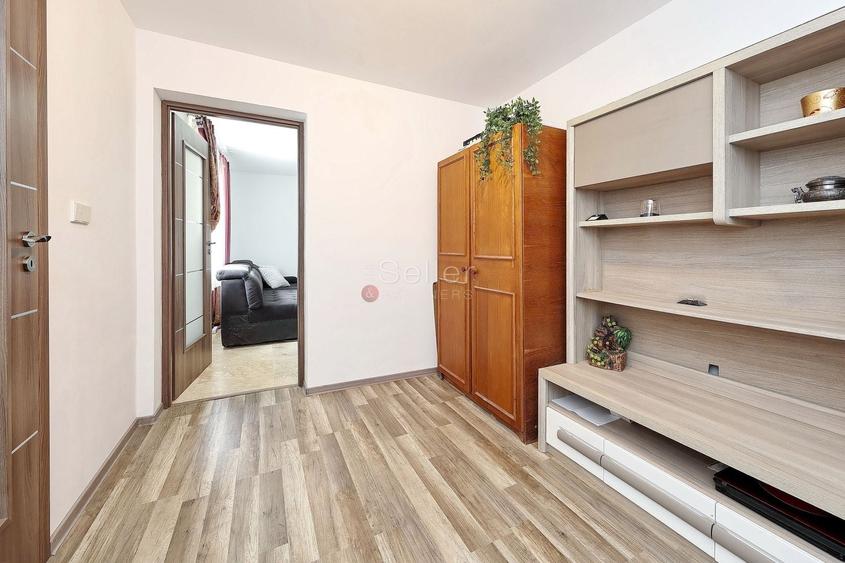 Casă individuală cu 6 camere cu Canalizare în Central