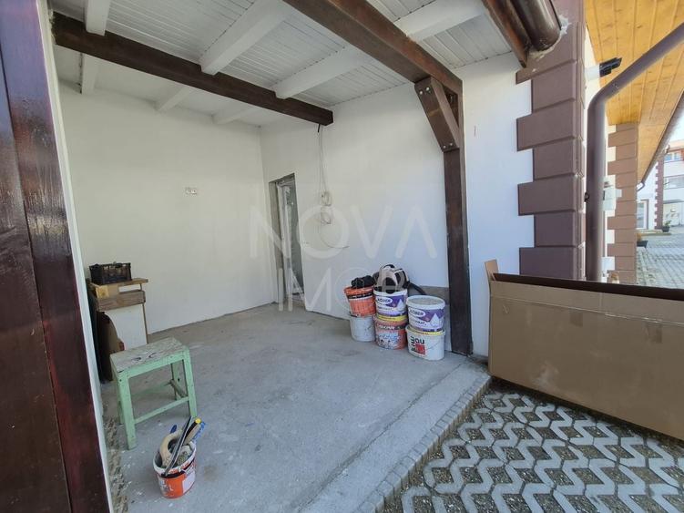 Apartament cu 3 camere semidecomandat în Turnișor