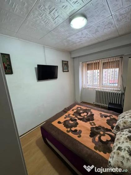 Apartament cu 3 camere decomandat în Republicii