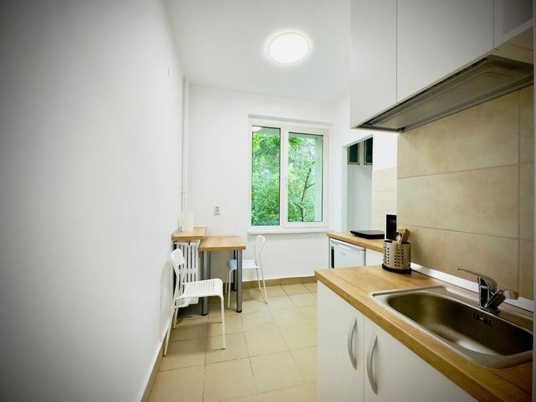 Apartament cu 3 camere semidecomandat în Floreasca