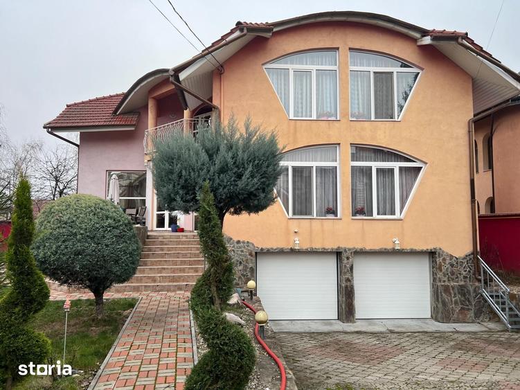 Casă cu 8 camere cu Teren 1000 Mp în Nufărul
