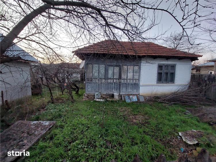 Teren de 1353 mp, în Beceni