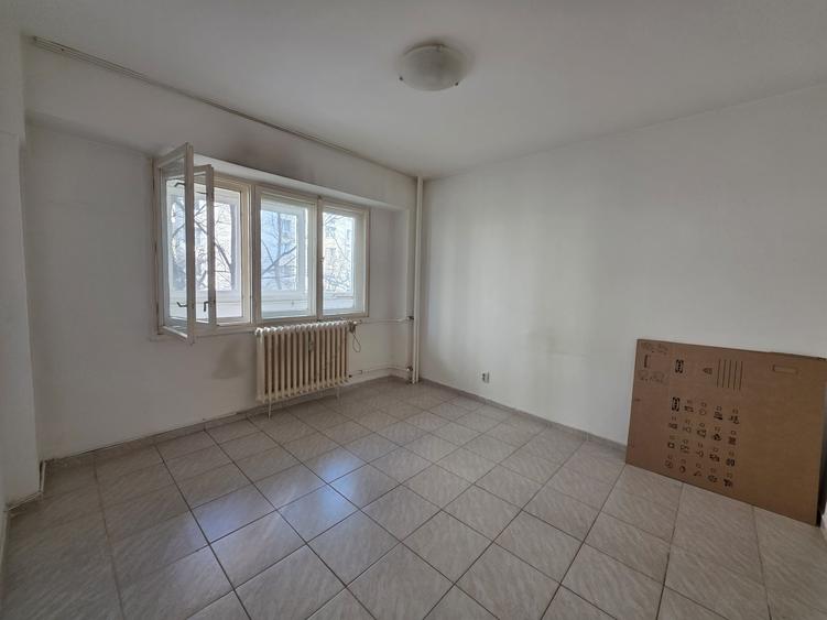 Apartament cu 3 camere semidecomandat în Chișinau