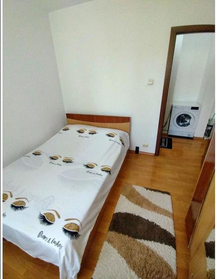 Apartament cu 3 camere semidecomandat în Drumul Taberei