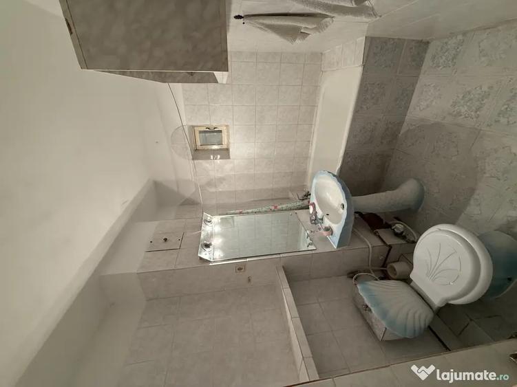 Apartament cu 2 camere decomandat în Calea București