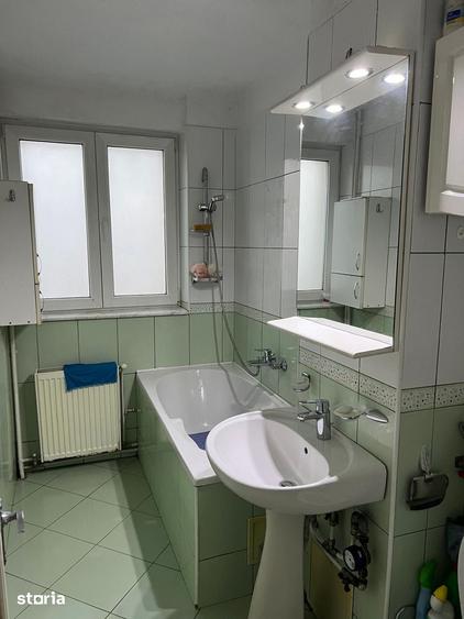 Apartament cu 3 camere decomandat în Cornișa