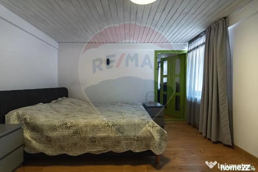 Apartament cu 3 camere nedecomandat în Schei