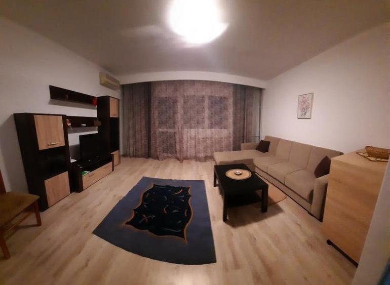Apartament cu 3 camere decomandat în Victoriei