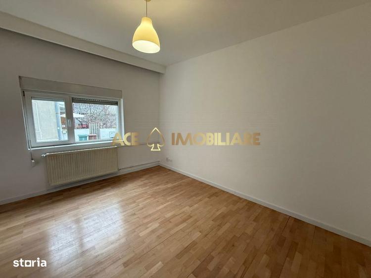 Casă cu 5 camere cu Teren 121 Mp în Grivița